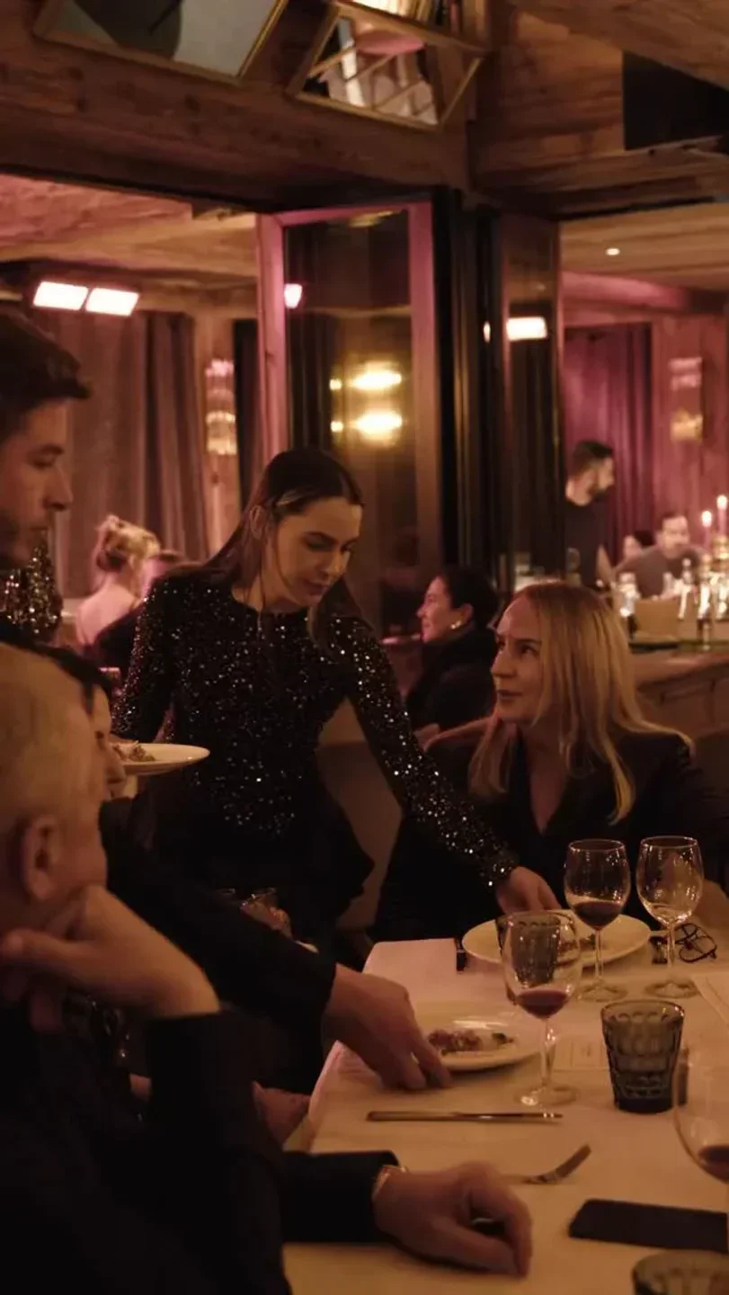 BAIES in Courchevel: Luxurious dining experience with attentive service and elegant ambiance.